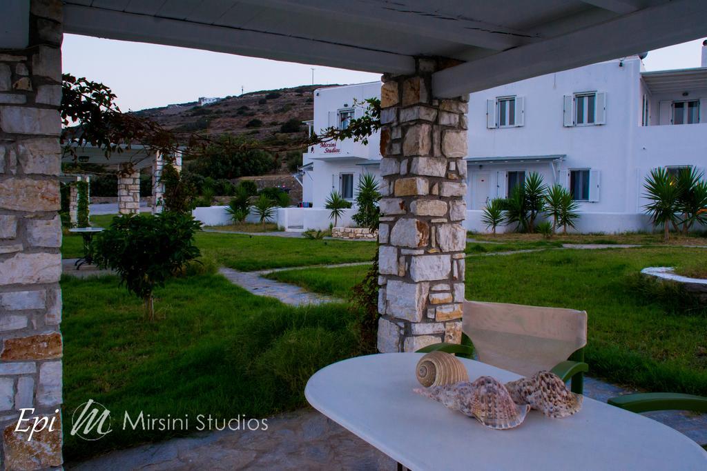 Mirsini Studios Parasporos Екстериор снимка